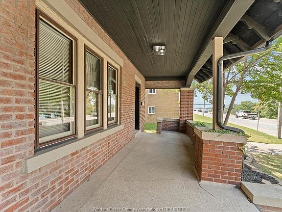 5th image of 1423 Riverside Dr W