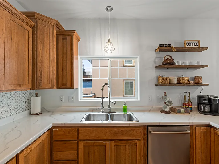 1710 N Taylor Cir — Photo 21