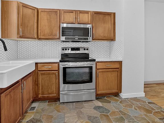 5th image of 2861 Iola Street