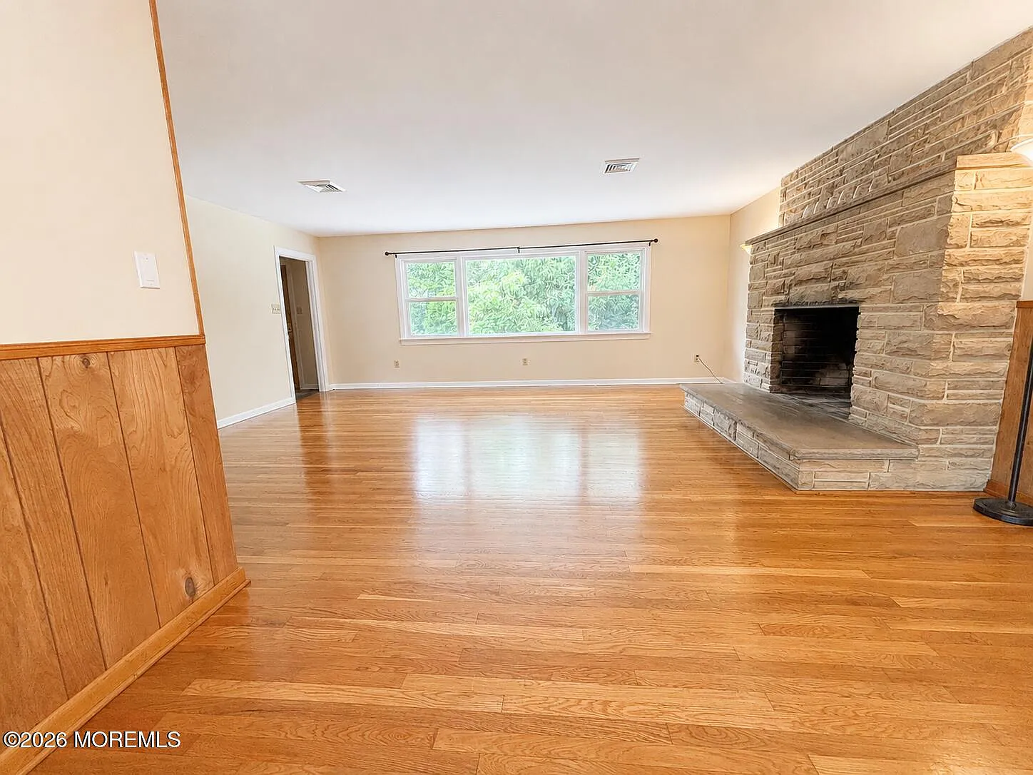 3 bed, 2190 sqft, $3,100 — Photo 4