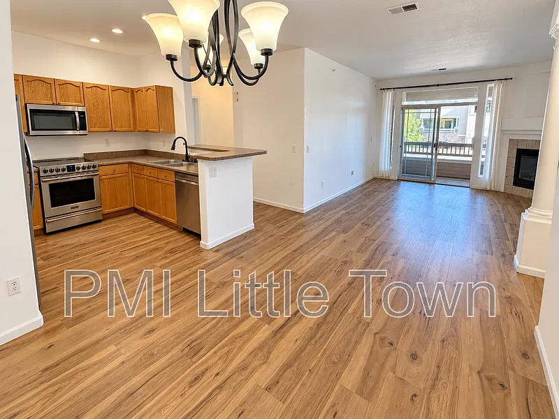 2 bed, 2.0 bath, 1182 sqft, $2,100 — Photo 3