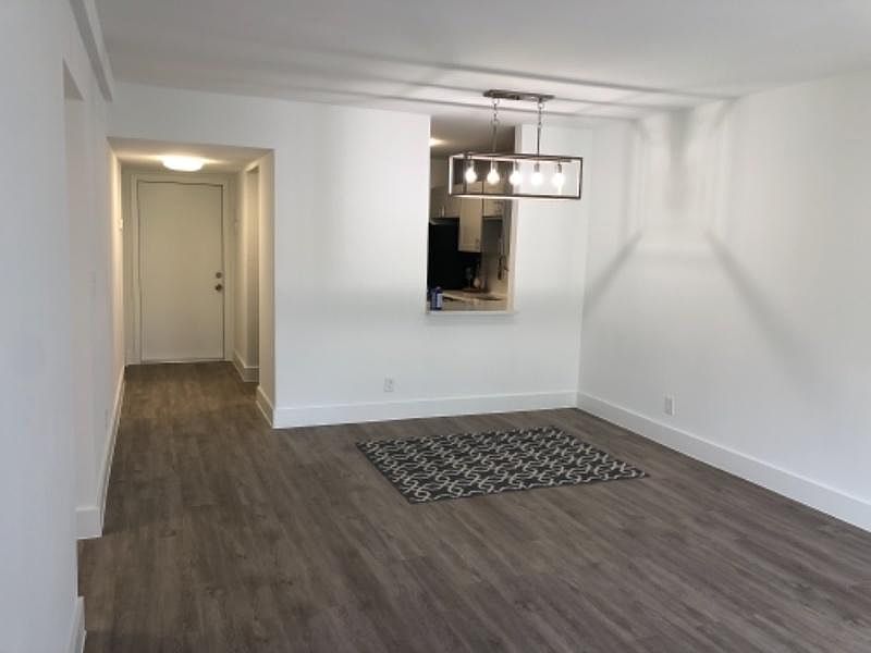 1st image of 899 SE 2nd Ave APT 107