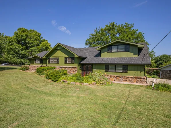 820 S 13th St, Rogers, AR 72758