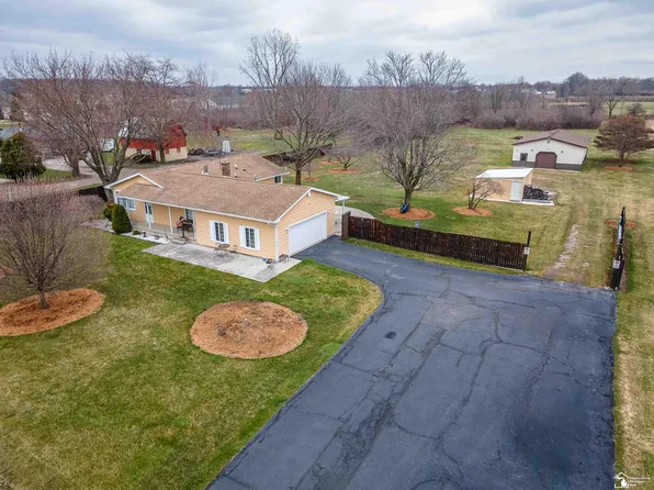 8494 Armstrong Rd, Newport, MI 48166