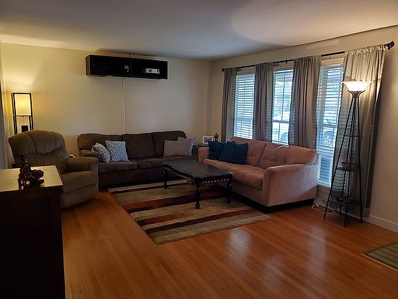 3rd image of 766 Sandpiper Ct