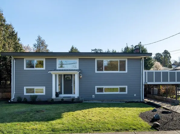 4125 Douglas St, Saanich, BC V8X 3Y4