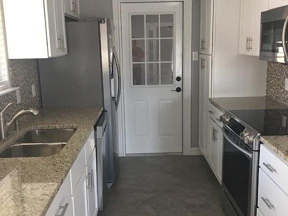 4th image of 926 Meadowbrook Dr