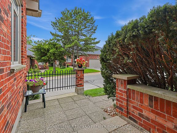 3rd image of 400 Ambleside Dr #31