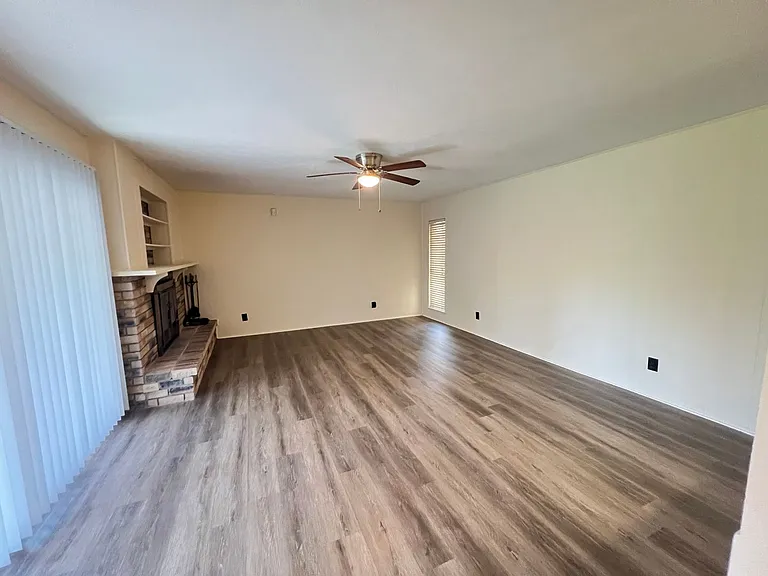 2107 Victoria Rd — Photo 8