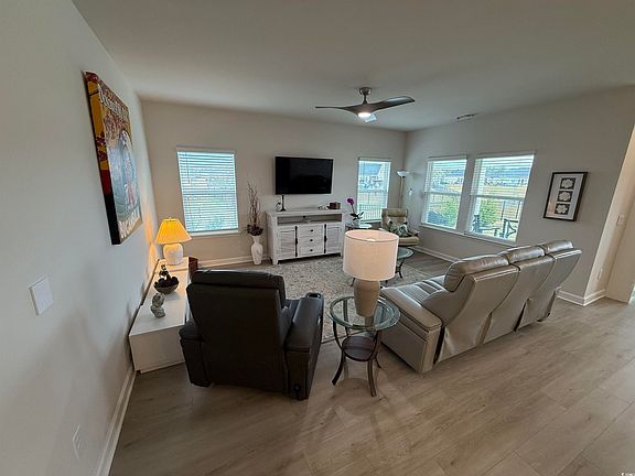 4th image of 435 Rollins Dr.