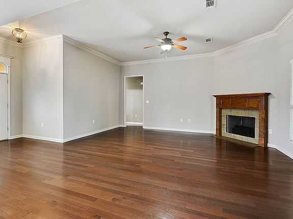 5th image of 15209 Chrissy Dr