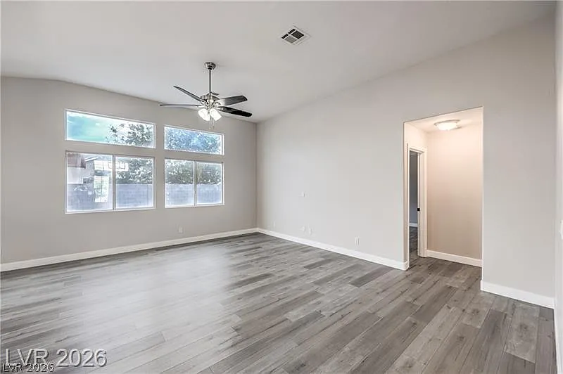 3 bed, 2.0 bath, 1554 sqft, $1,900 — Photo 3