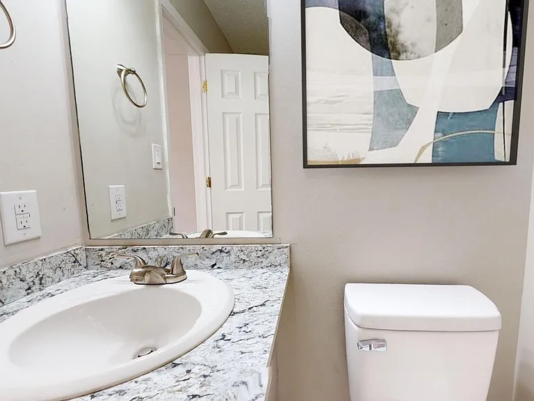 Sun Valley Apartments — Photo 34