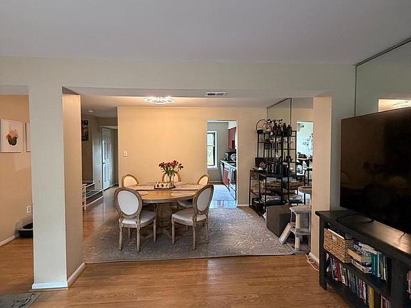 4th image of 572 Atwood Ct