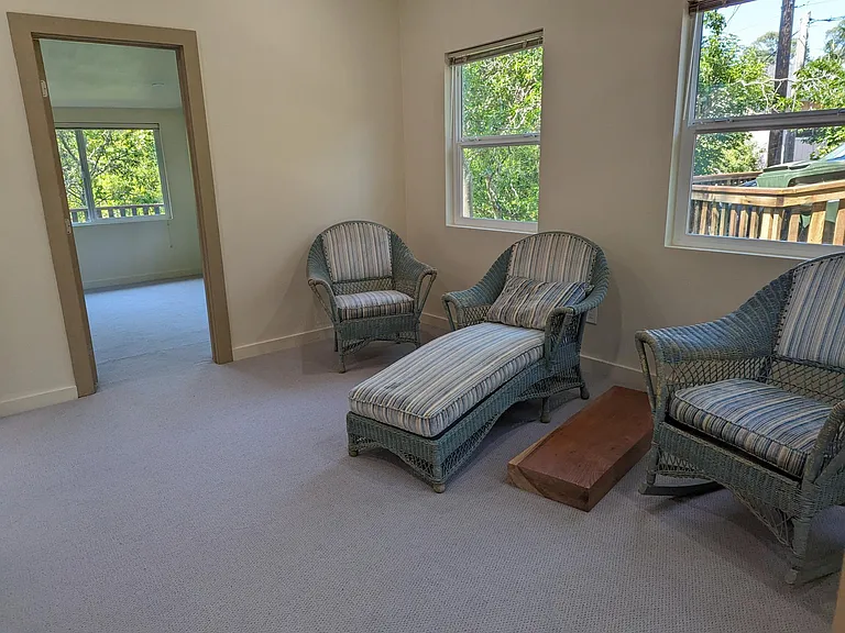 566 Live Oak Ln — Photo 7