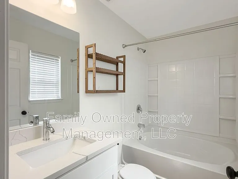 5208 Copley Cir — Photo 26