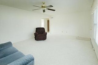 4th image of 112 Gabardine Ave