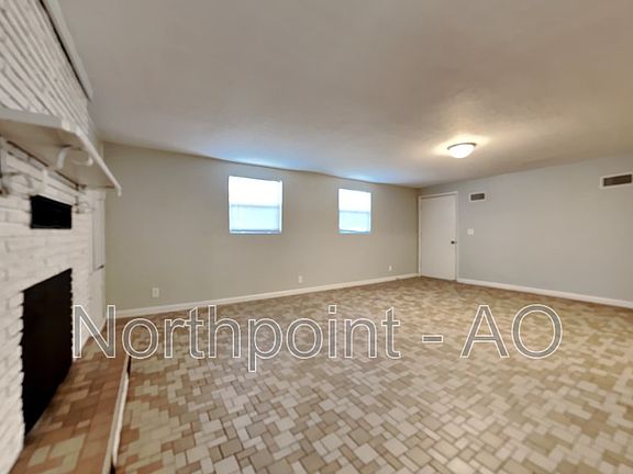5th image of 1046 La Marche Dr