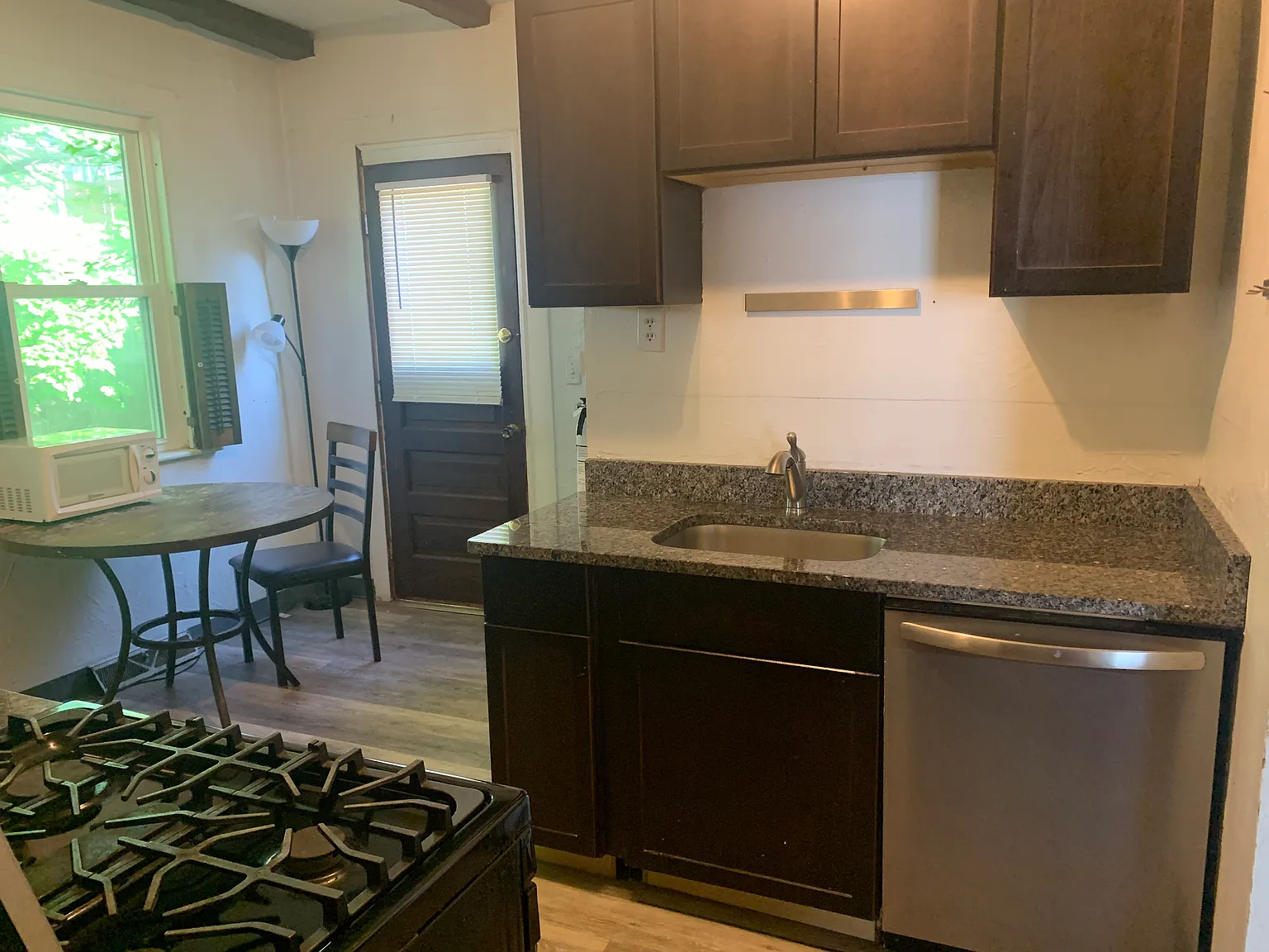 5 bed, 1.5 bath, 1712 sqft, $3,725 — Photo 3