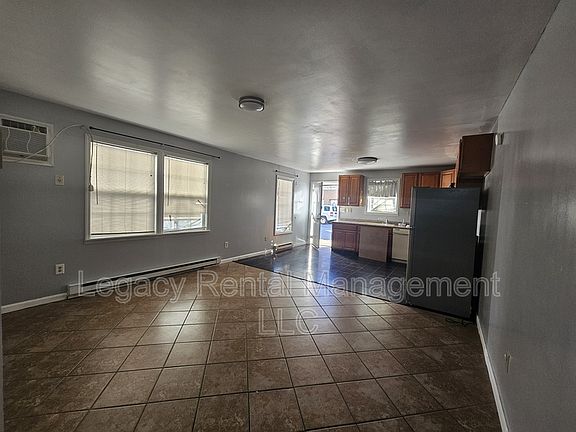 4th image of 109 E Blaine St #1