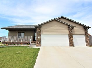 720 Prairie Clover Ln, Bennet, NE 68317
