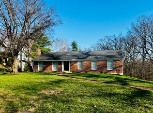 721 Laurel Oak Dr, Saint Louis, MO 63131