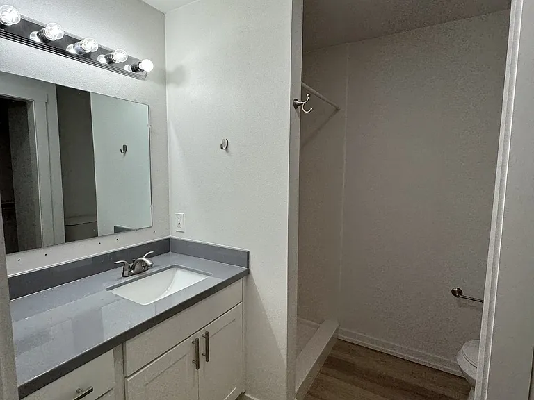 700 Hines Ave — Photo 22