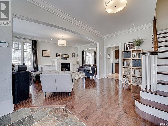 4th image of 214 11th St E
