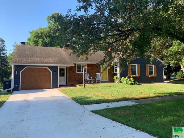 608 S 8th Ave W, Rock Rapids, IA 51246