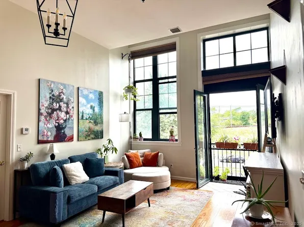 1 Indian Neck Ave 13, Branford, CT 06405