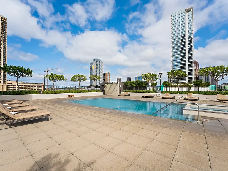 Kapiolani Blvd — Photo 4