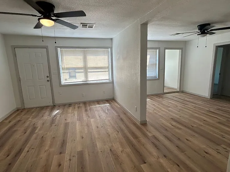 1529 NW Smith Ave — Photo 2