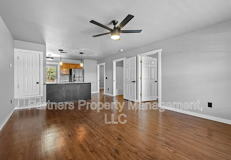 825 N Leverett Ave #2 — Photo 2