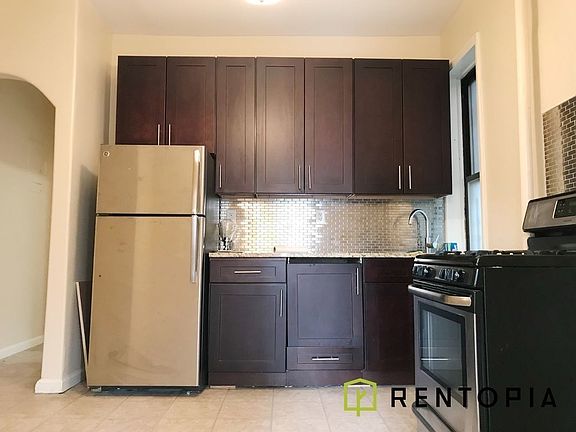3rd image of 107 Van Buren St #B9