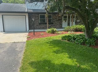 134 Huntington Rd #134, Delafield, WI 53018
