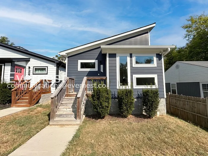2400 Lloyd Ave