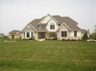 2326 Woodland Hall Dr, Powell, OH