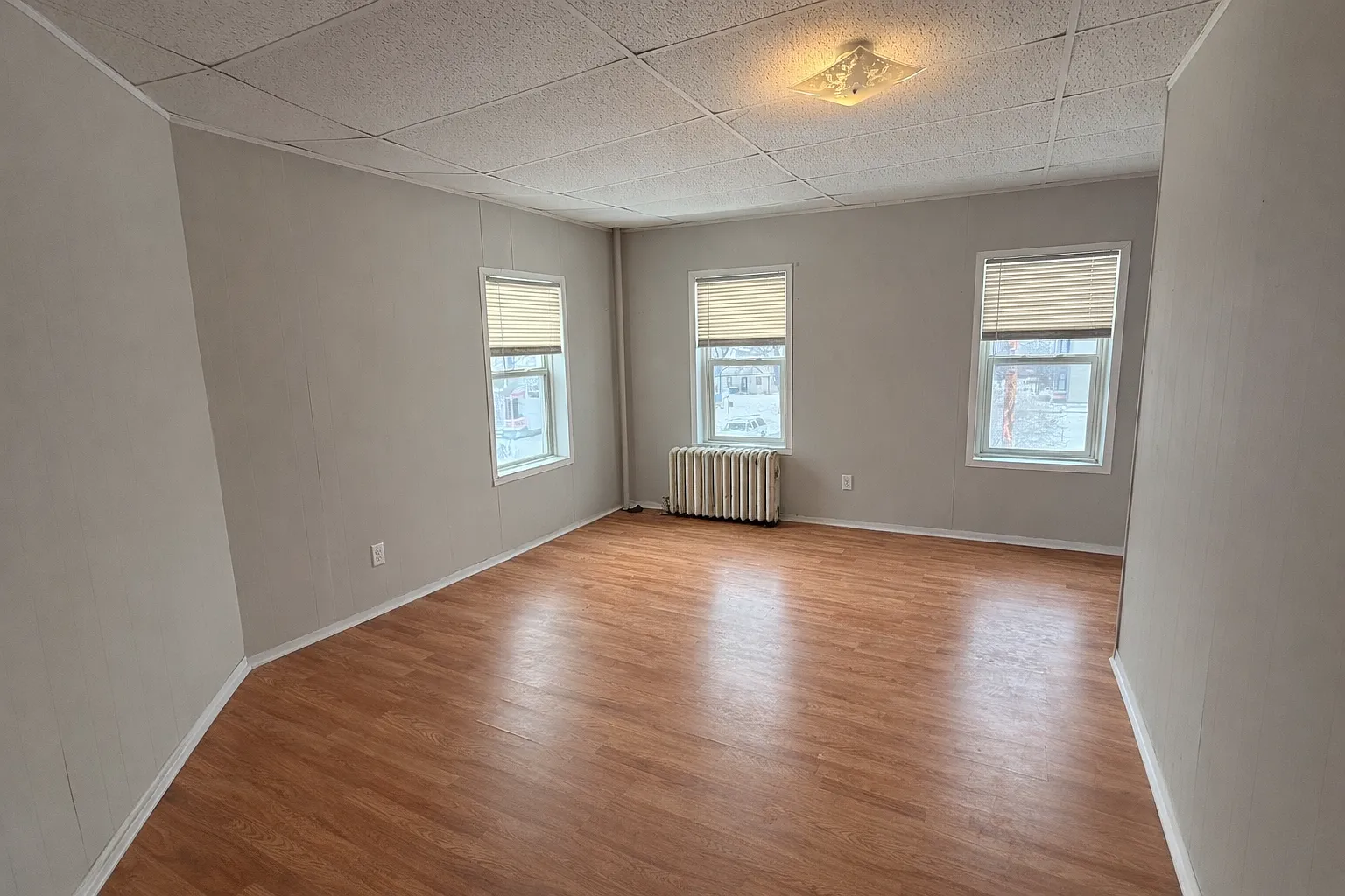 1 bed, 900 sqft, $1,200 — Photo 3