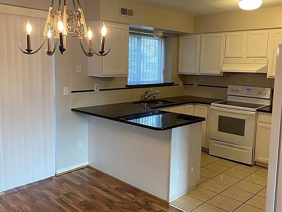 4th image of 28672 Bayberry Ct E