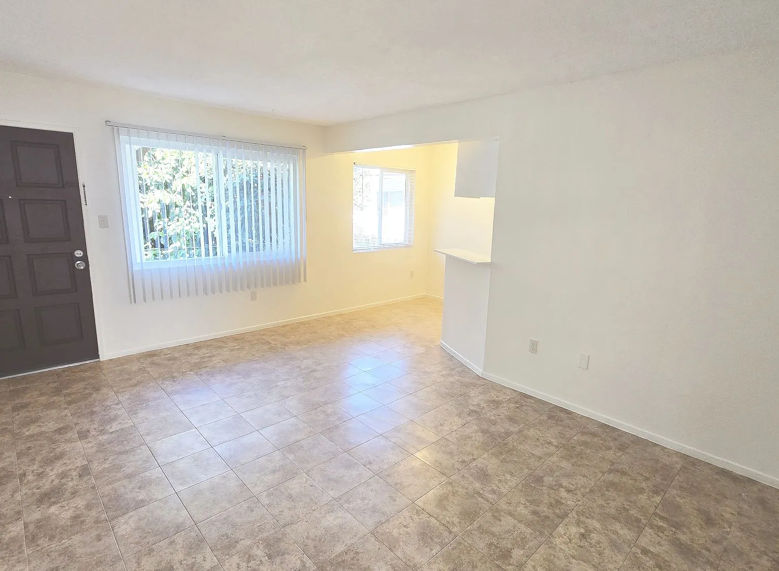 Kingswood Apartments — Photo 2