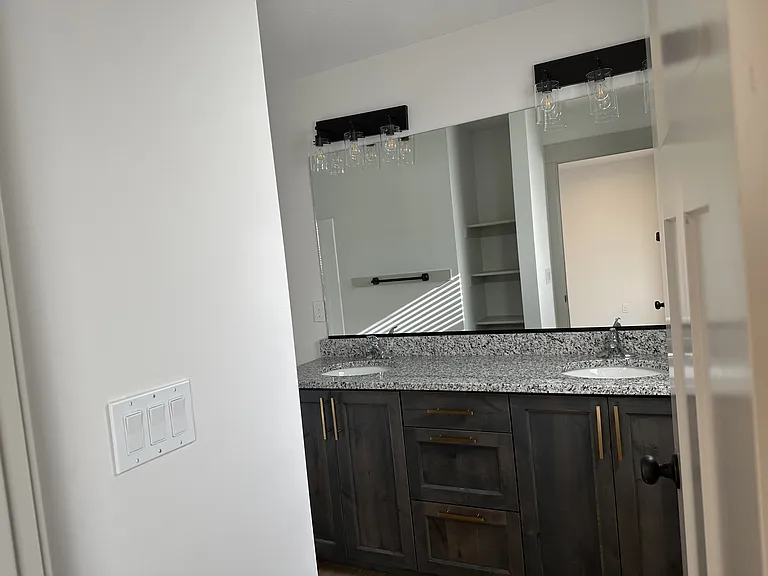 848 E 250 N #1 — Photo 10