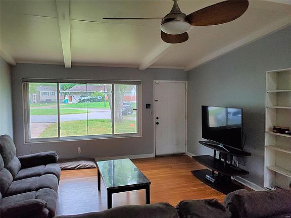 3rd image of 9931 Cambria Ct