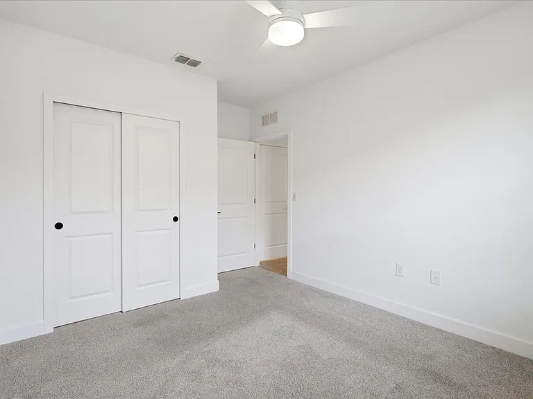 20 Ludlow Ln W — Photo 15