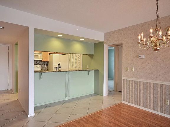 5th image of 23 Plantation Dr APT 201