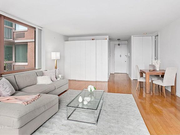 4th image of 235 E 40th St APT 24B