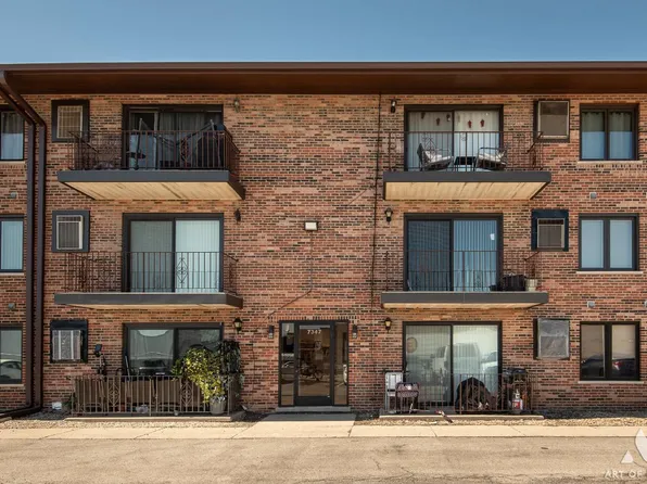 7347 W 79th Pl APT 2D, Bridgeview, IL 60455