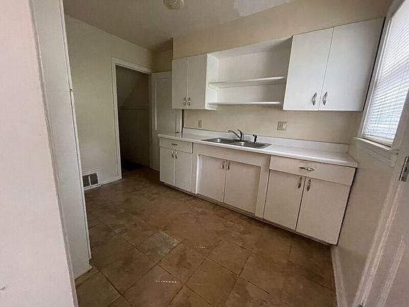 5th image of 1822 S Vermont Ave Unit 8