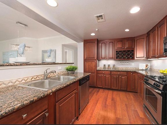 5th image of 2250 Gellert Blvd #2P10