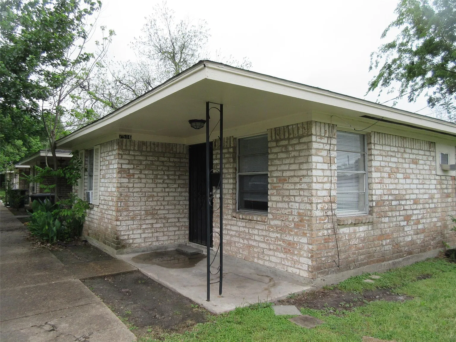 2 bed, 1.0 bath, 761 sqft, $1,000 — Photo 2