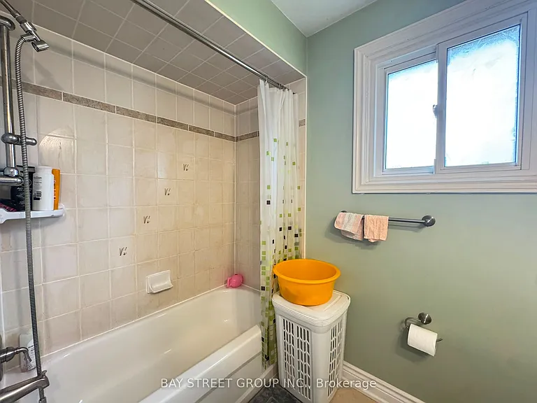 33 Northolt Cres — Photo 29
